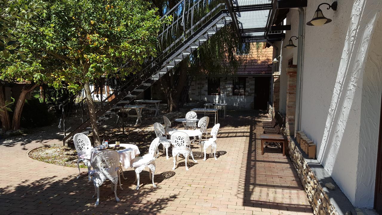 Bed and Breakfast Lesence Major Lesencetomaj Zewnętrze zdjęcie